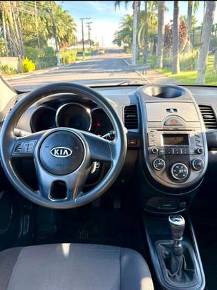 KIA SOUL 1.6 EX 16V FLEX 4P MANUAL KIA SOUL 1.6 EX 16V FLEX 4P MANUAL